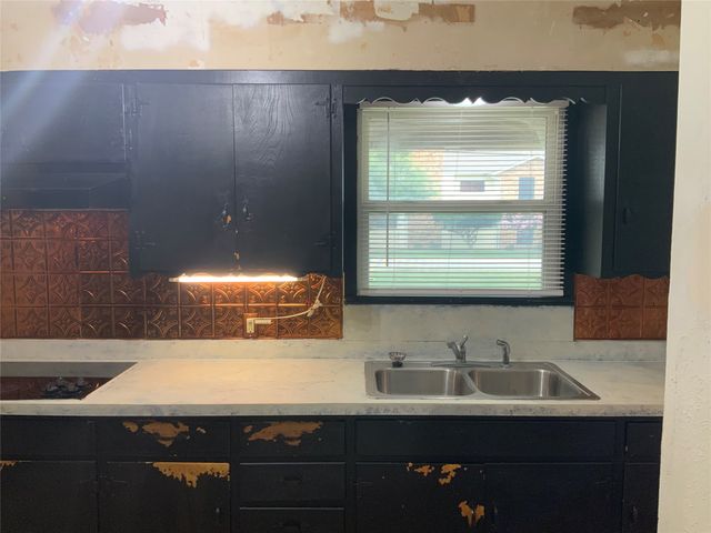 1421 N 9th Street, Midlothian, TX 76065