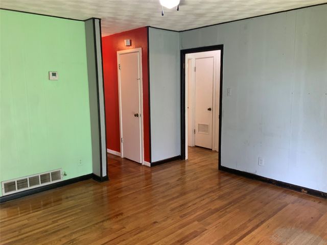 1421 N 9th Street, Midlothian, TX 76065