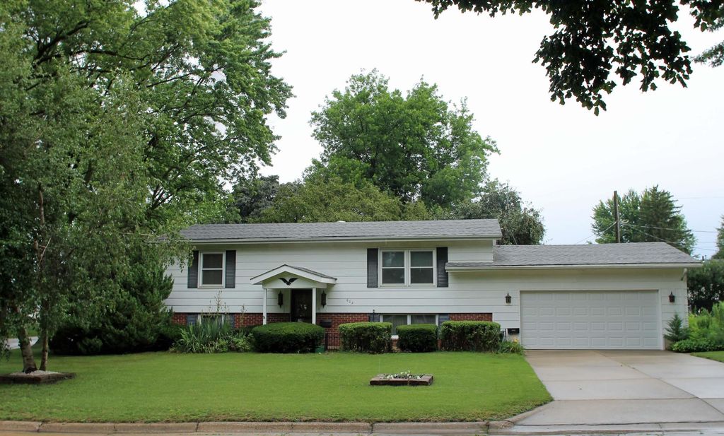 602 E Sunrise Street, New Hampton, IA 50659