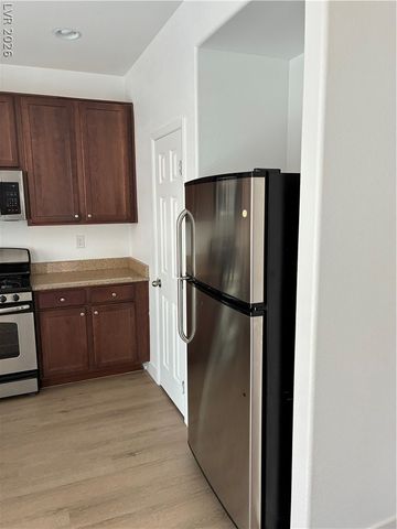 7727 Pista Way, Las Vegas, NV 89179