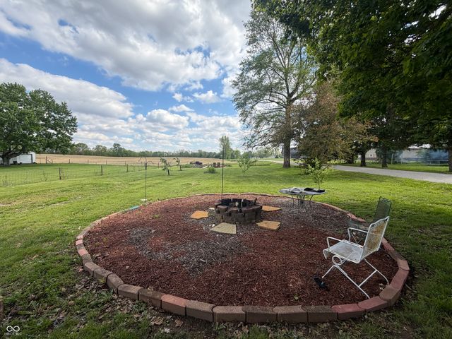 8377 E Us Highway 40, Greenfield, IN 46140