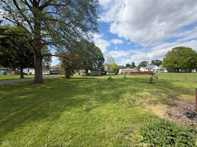 8377 E Us Highway 40, Greenfield, IN 46140