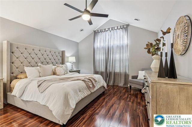 6066 Timberknoll Drive, Lower Macungie Twp, PA 18062