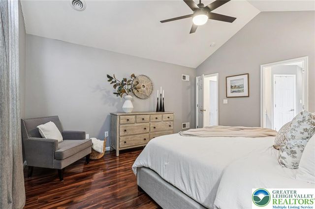 6066 Timberknoll Drive, Lower Macungie Twp, PA 18062