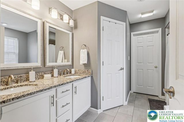 6066 Timberknoll Drive, Lower Macungie Twp, PA 18062