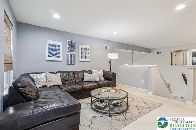 6066 Timberknoll Drive, Lower Macungie Twp, PA 18062