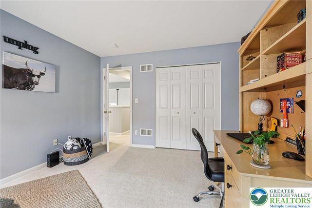 6066 Timberknoll Drive, Lower Macungie Twp, PA 18062