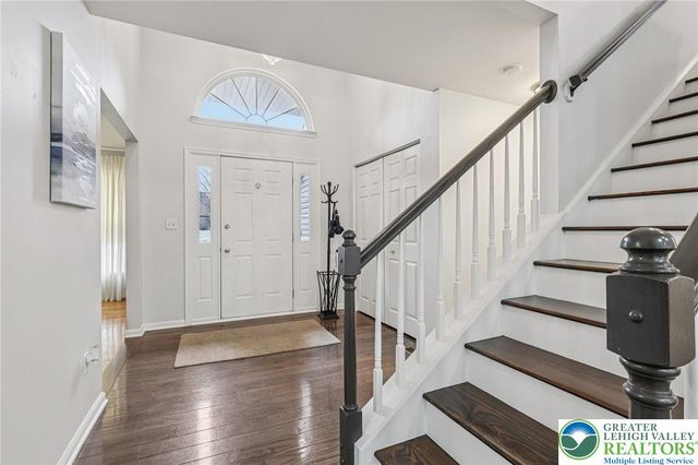 6066 Timberknoll Drive, Lower Macungie Twp, PA 18062