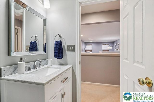 6066 Timberknoll Drive, Lower Macungie Twp, PA 18062