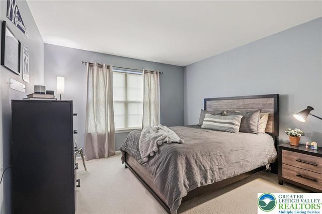 6066 Timberknoll Drive, Lower Macungie Twp, PA 18062