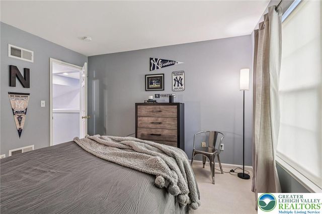 6066 Timberknoll Drive, Lower Macungie Twp, PA 18062