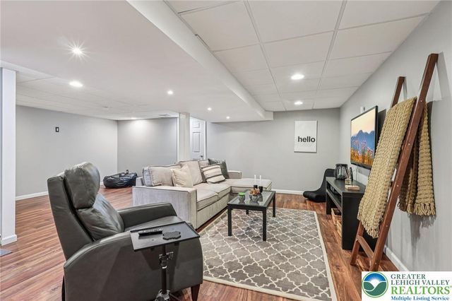 6066 Timberknoll Drive, Lower Macungie Twp, PA 18062