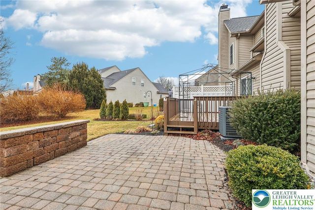 6066 Timberknoll Drive, Lower Macungie Twp, PA 18062