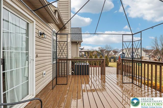 6066 Timberknoll Drive, Lower Macungie Twp, PA 18062