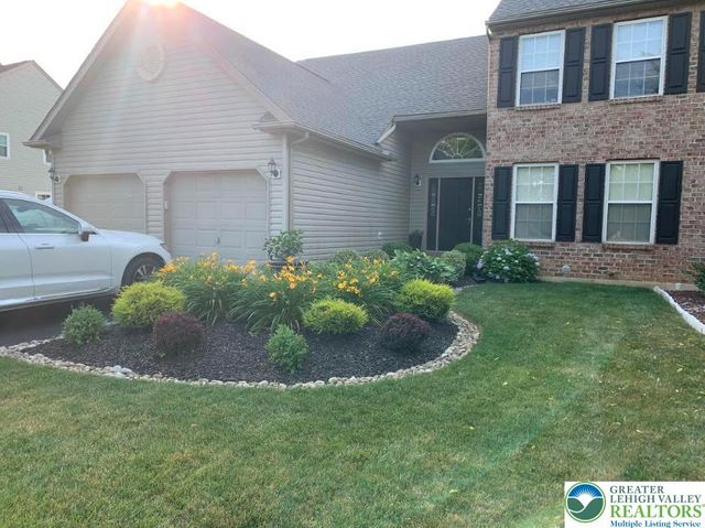 6066 Timberknoll Drive, Lower Macungie Twp, PA 18062