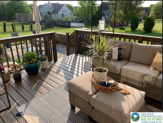 6066 Timberknoll Drive, Lower Macungie Twp, PA 18062