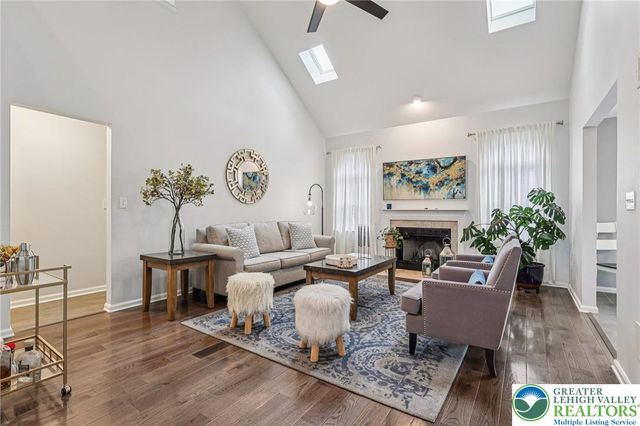 6066 Timberknoll Drive, Lower Macungie Twp, PA 18062