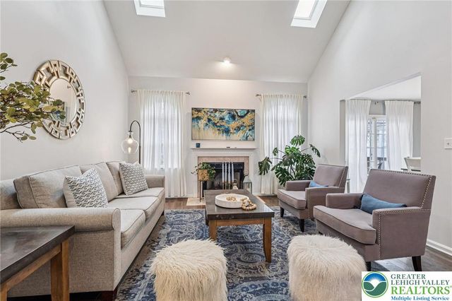 6066 Timberknoll Drive, Lower Macungie Twp, PA 18062