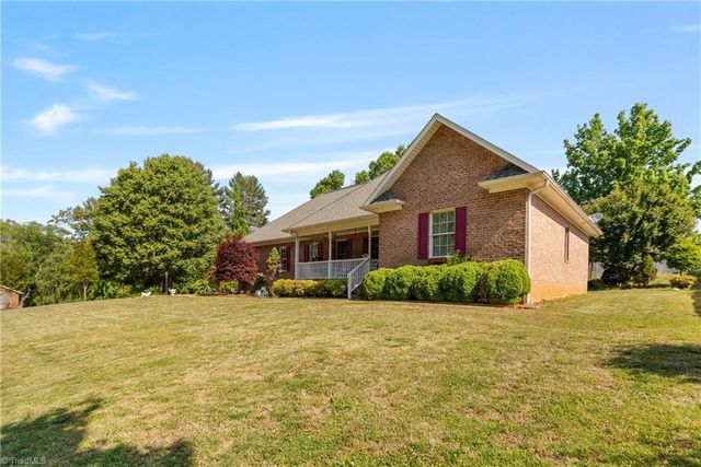 717 WestRidge Drive, Pilot Mountain, NC 27041