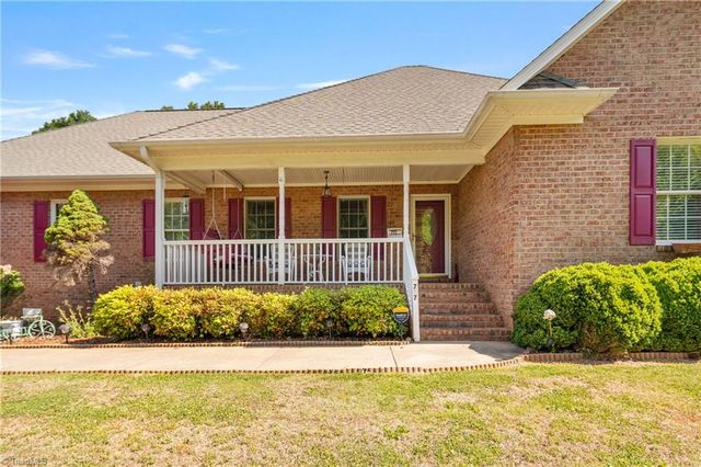 717 WestRidge Drive, Pilot Mountain, NC 27041