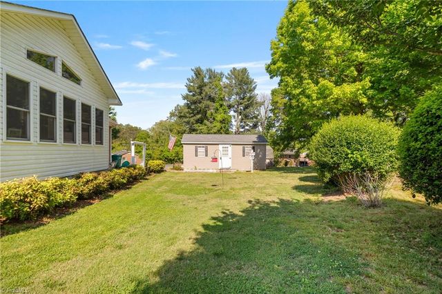 717 WestRidge Drive, Pilot Mountain, NC 27041
