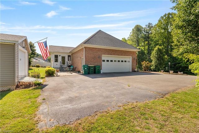 717 WestRidge Drive, Pilot Mountain, NC 27041