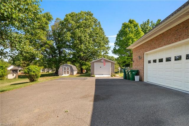 717 WestRidge Drive, Pilot Mountain, NC 27041