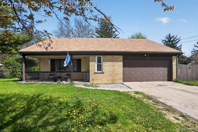 2141 E Hill Road, Grand Blanc, MI 48439
