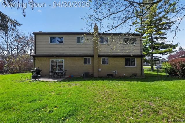 2141 E Hill Road, Grand Blanc, MI 48439