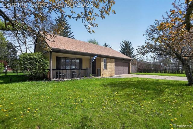 2141 E Hill Road, Grand Blanc, MI 48439