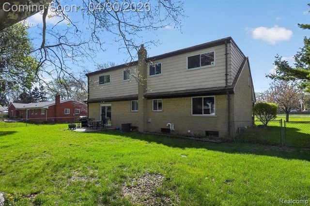 2141 E Hill Road, Grand Blanc, MI 48439