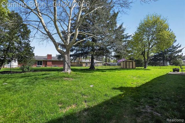 2141 E Hill Road, Grand Blanc, MI 48439