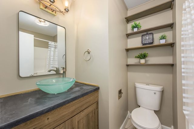 2403 E Robbins St, Park City, KS 67219