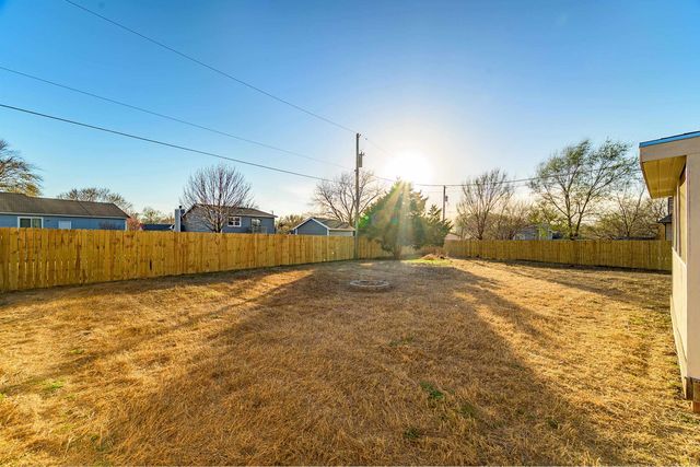 2403 E Robbins St, Park City, KS 67219