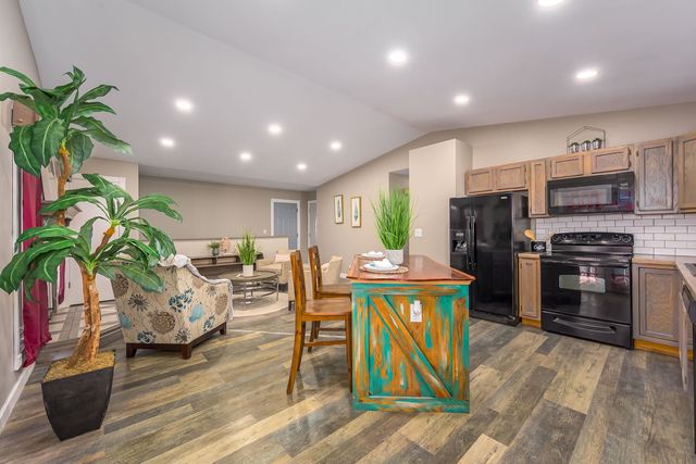 2403 E Robbins St, Park City, KS 67219