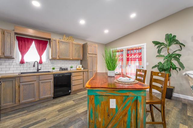 2403 E Robbins St, Park City, KS 67219