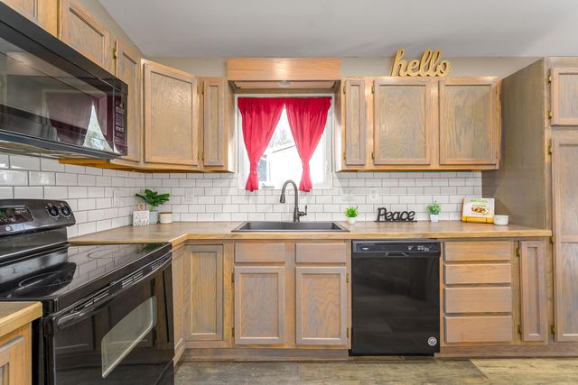 2403 E Robbins St, Park City, KS 67219