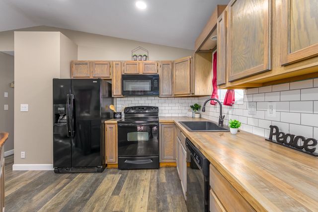 2403 E Robbins St, Park City, KS 67219