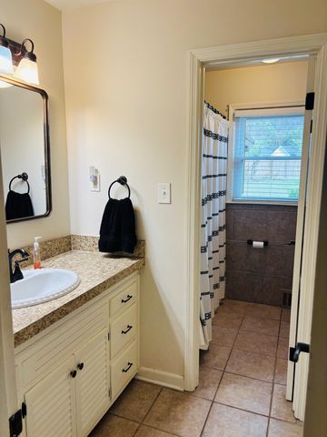 2076 RIVERDALE RD, Germantown, TN 38138