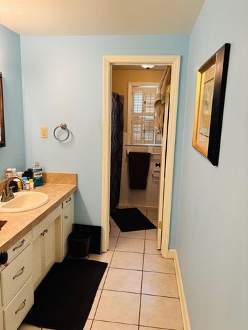 2076 RIVERDALE RD, Germantown, TN 38138