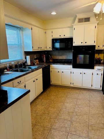 2076 RIVERDALE RD, Germantown, TN 38138