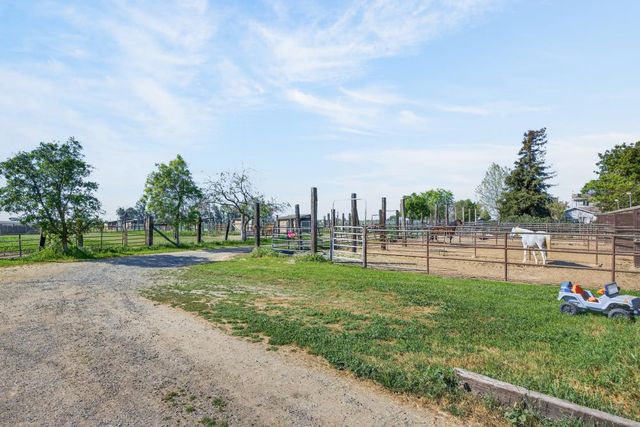 13512 Alta Mesa Rd, Galt, CA 95632