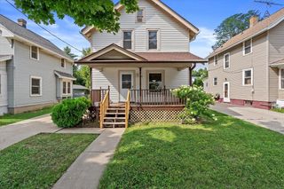 712 W College AVENUE, Waukesha, WI 53186