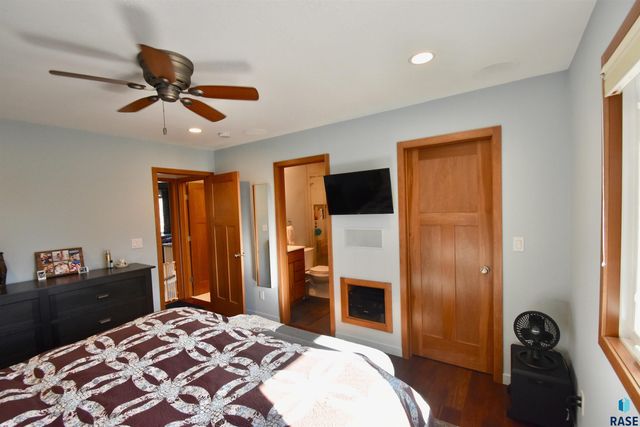 1309 E 26th St Street, Sioux Falls, SD 57105