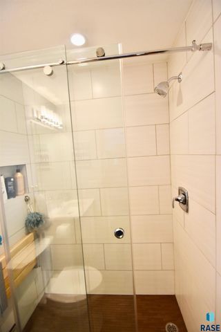 1309 E 26th St Street, Sioux Falls, SD 57105