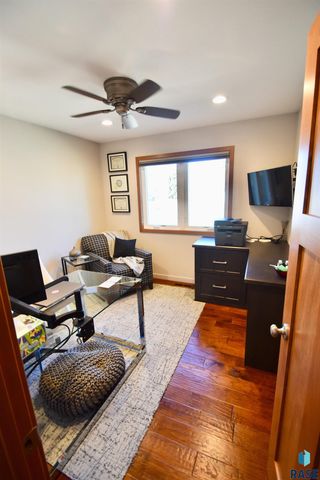 1309 E 26th St Street, Sioux Falls, SD 57105