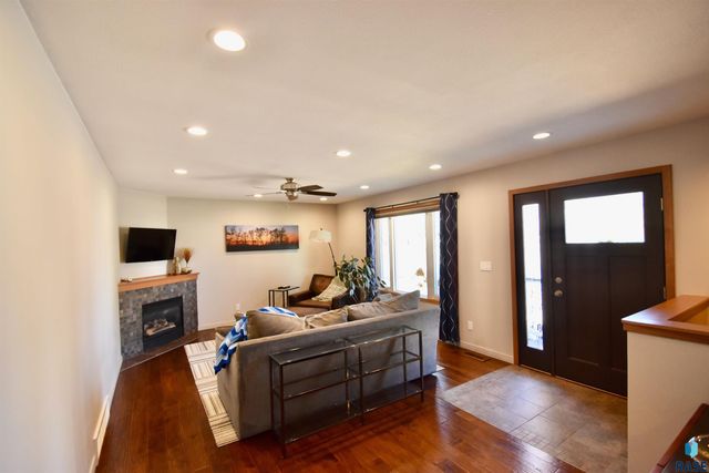 1309 E 26th St Street, Sioux Falls, SD 57105