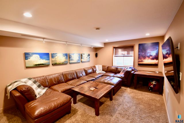 1309 E 26th St Street, Sioux Falls, SD 57105