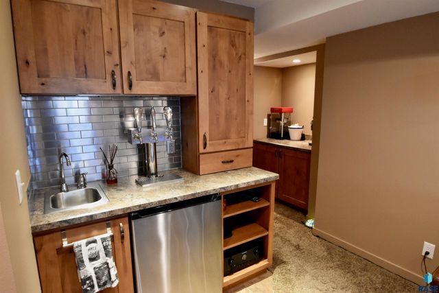 1309 E 26th St Street, Sioux Falls, SD 57105