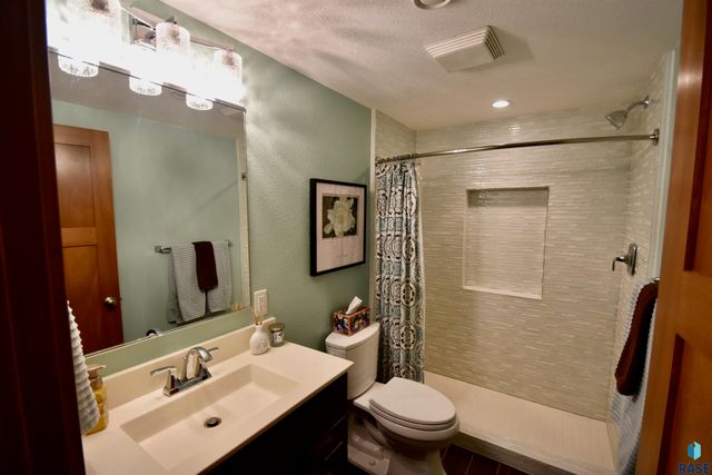 1309 E 26th St Street, Sioux Falls, SD 57105